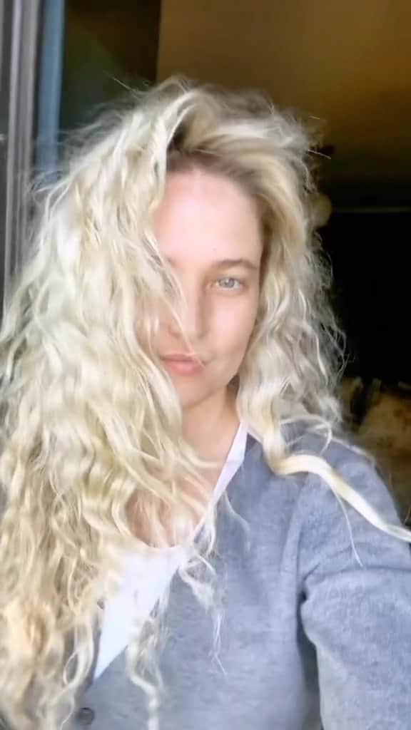 ジェネビーブ・モートンのインスタグラム
