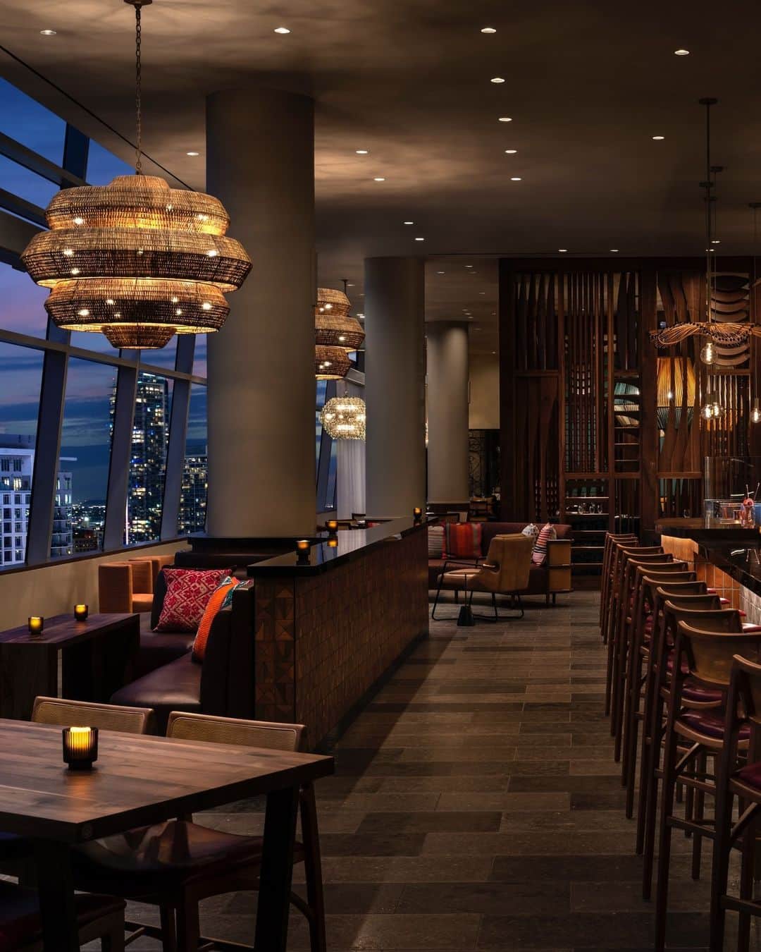 リッツ・カールトンのインスタグラム：「Above downtown, city lights decorate elevated nights at The Ritz-Carlton, #LosAngeles.」