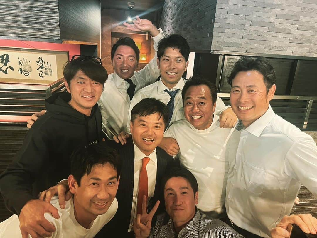 亀井善行のインスタグラム：「開幕前にさまぁ〜ずさん達に激励会を開いてもらいました😊 #さまぁ〜ず #ホリプロ #長野久義 #大城卓三 #山口鉄也 #会田有志」