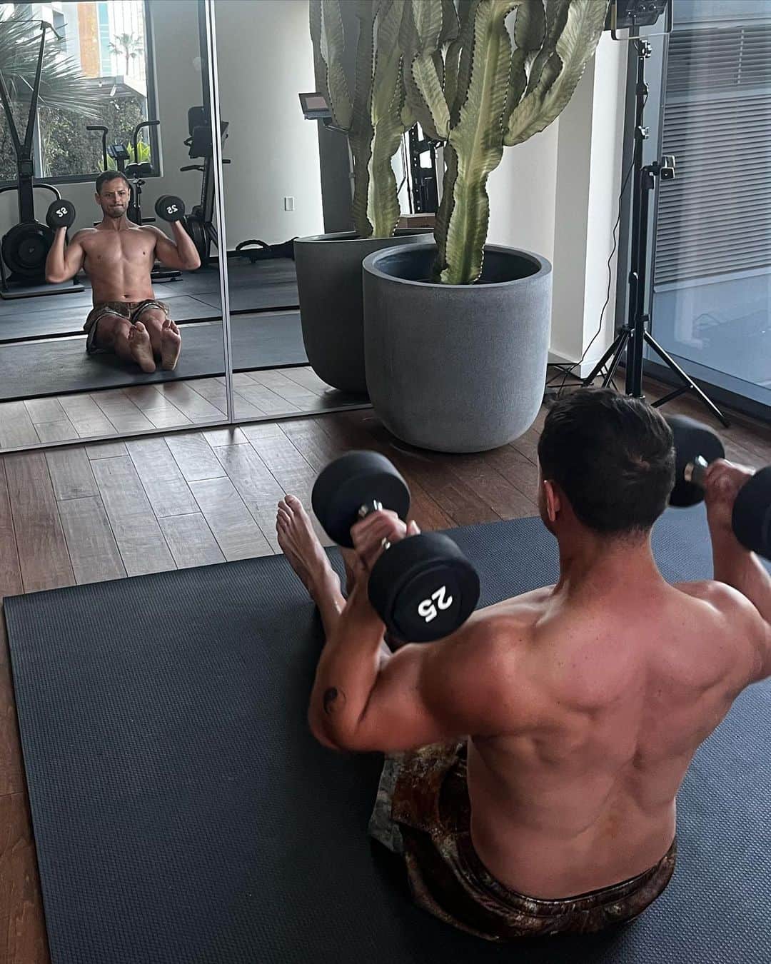 ハビエル・エルナンデス・バルカサールのインスタグラム：「Getting better everyday 💪🏽」