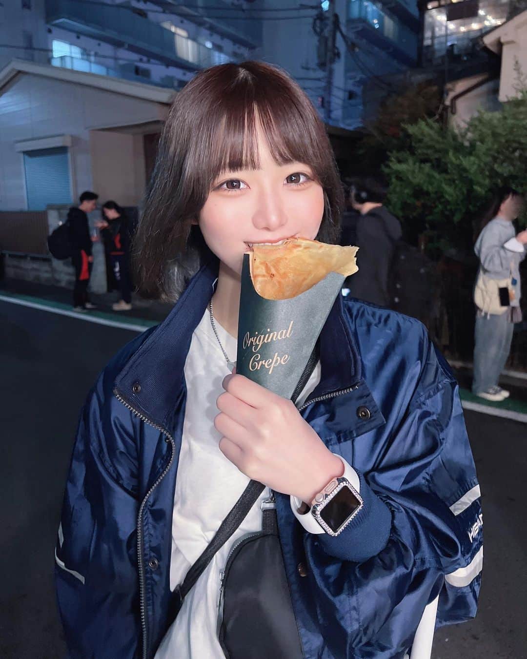 牧乃めいのインスタグラム：「彼女が800円のクレープ3個食べてた  #粉我 #japaneseidol #idol #被写体 #被写体モデル  #被写体になります #ファインダー越しの私の世界 #撮影会 #アイドル  #自撮り界隈 #selfie #lfl #サブカル #likeforlike #いいね返しは絶対 #いいね返し #インナーカラー #model #地下アイドル #水色担当 #ootd #おしゃれさんと繋がりたい #ゴテゴテネイル  #ボブ  #좋아요 #맞팔 #ストリートファッション #中目黒 #目黒川の桜 #お花見」