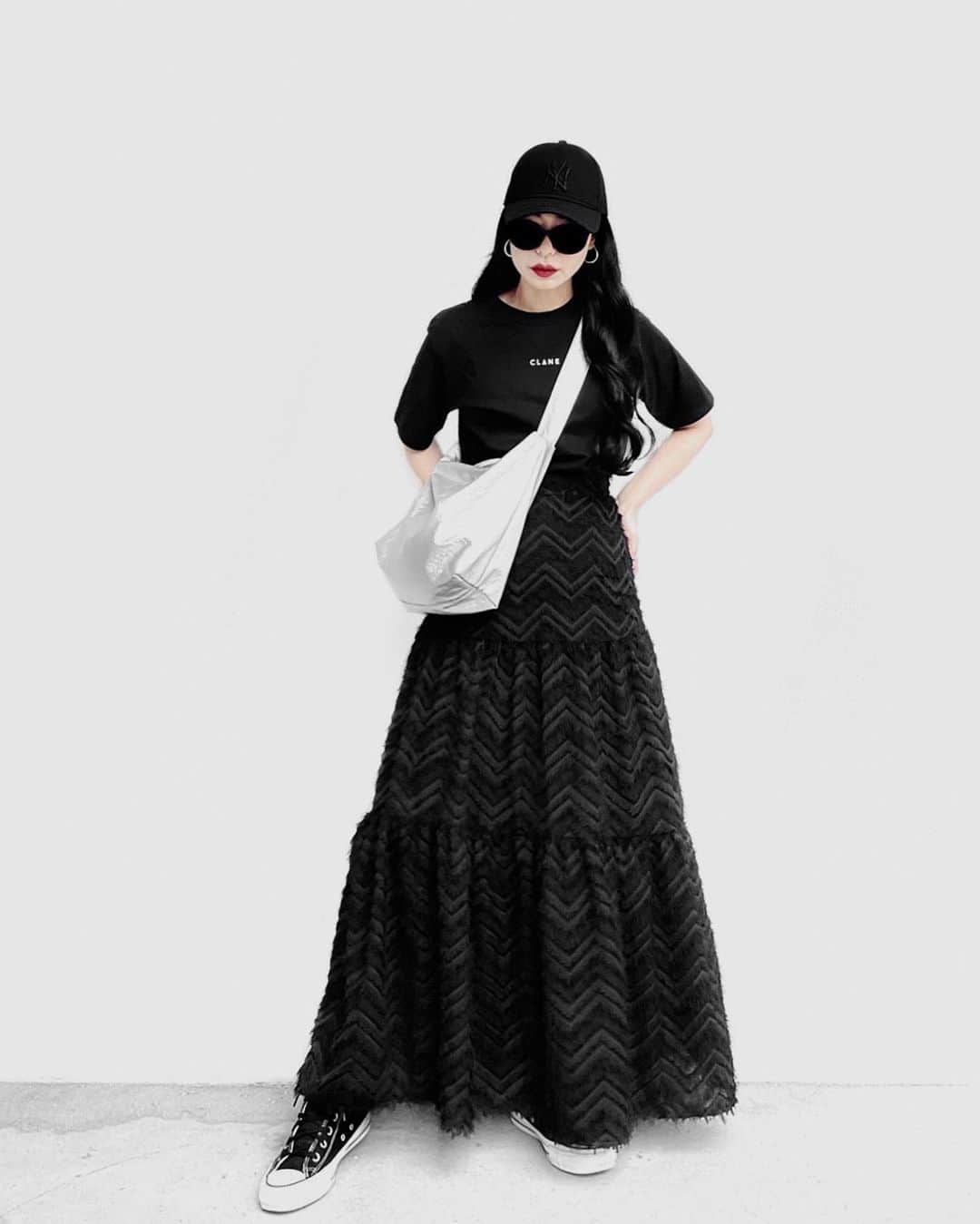 lve_xxxxさんのインスタグラム写真 - (lve_xxxxInstagram)「. . Ai  select ( @lveu.official ) 🌸 Apr. NEW ARRIVAL   ▪︎ Shaggy tiered skirt BLACK   ふわふわｼｬｷﾞｰの大人ﾃｨｱｰﾄﾞｽｶｰﾄ  ﾍﾘﾝﾎﾞｰﾝ柄なんが一癖あり🙆‍♀️  たっぷり生地を使ってるので ふんわり感が高見えする一着。  歩くき時のふんわりｼﾙｴｯﾄが めちゃくちゃ可愛いんです🤤  ｳｴｽﾄは後ｺﾞﾑなのでﾉﾝｽﾄﾚｽ😏👍  ｵｰﾙｼｰｽﾞﾝ着て頂けるんじゃないかな？と 私個人は思います！  今時期はｽｳｪｯﾄやｼﾞｬｹｯﾄ等の outerを合わせて頂いたり〜  半袖合わせても異素材MIXｺｰﾃﾞで 可愛いんよ。  たがら、これは夏もいけちゃう🌴✧  4/2 (日) 20:00発売です。 入荷お知らせﾒｰﾙもお待ちしております☺︎  #wear更新  .」3月29日 22時32分 - lve_xxxx
