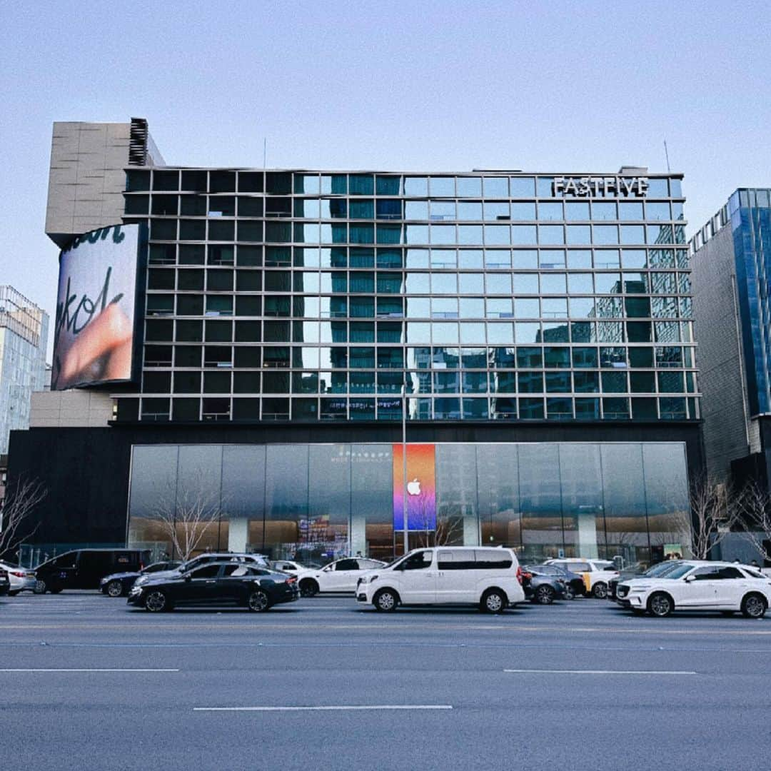 ZUYONIさんのインスタグラム写真 - (ZUYONIInstagram)「#애플스토어강남 #todayatapple #🍎」3月29日 21時03分 - zuyoni