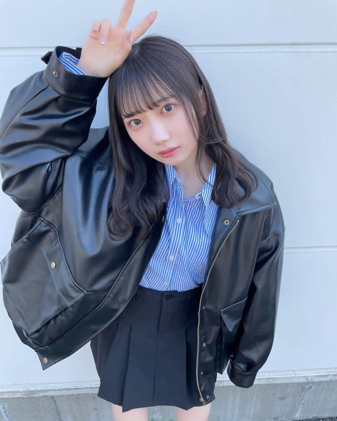 のインスタグラム：「かわいいお洋服たちをZOZOTOWNでゲットしたよ〜🛒🖤   #java のアウター ➡どんな服にも合わせやすくてお気に入り！   #ingni のブラウス ➡流行りのショート丈でかわいいっ   #niceclaup のローファー ➡厚底だからスタイルよくみえる！かわいい  ZOZOTOWN届くの早くてびっくりした！😳しかも初回購入2000円引きらしい..！  @zozotown_girl に可愛いお洋服とか真似しやすそうなコーデも乗ってるからぜひフォローしてみてねっ🫶🏻   #zozotown  #zozotown購入品  #zozo活  #pr」