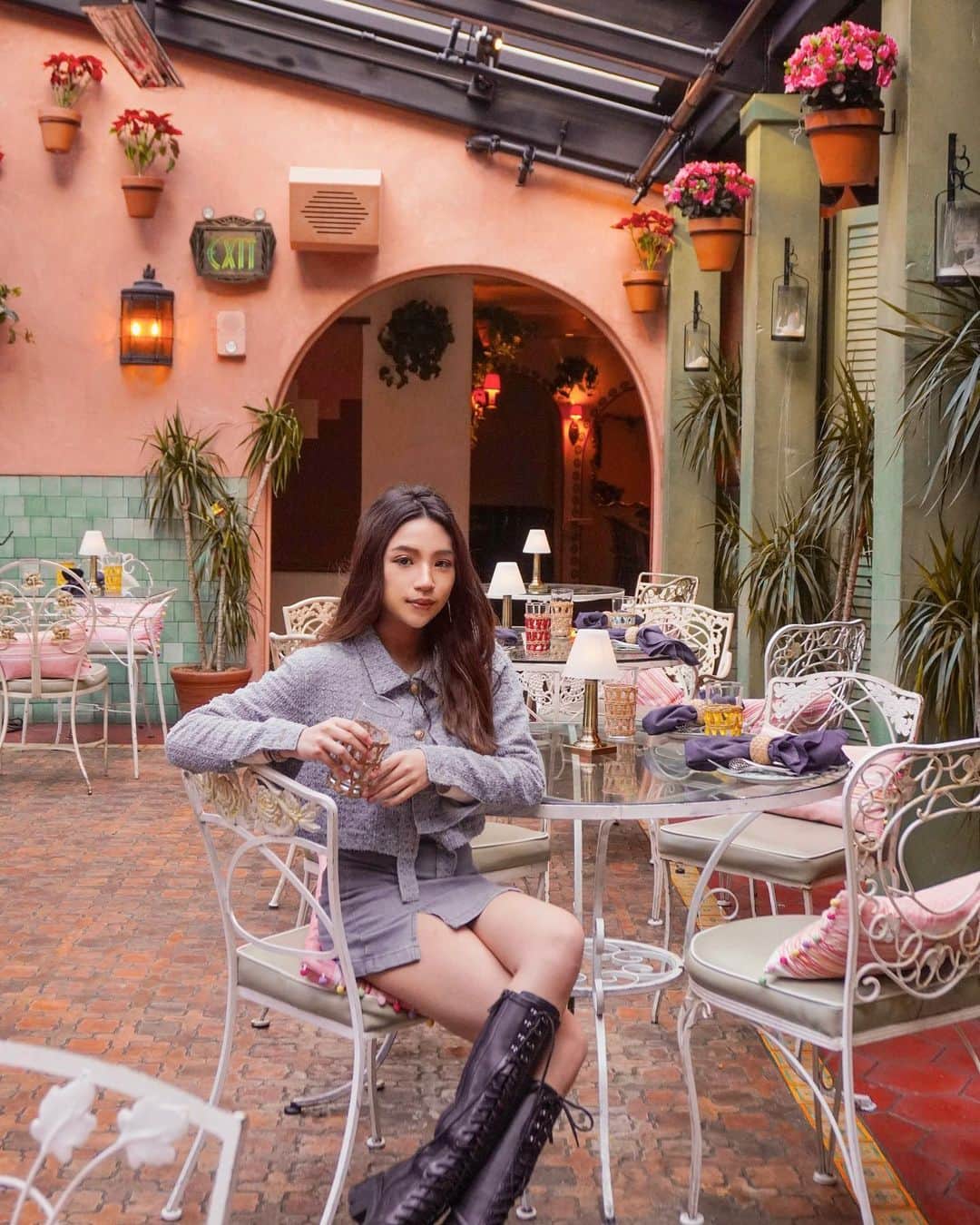 Moanna S.のインスタグラム：「Super cute Mexican restaurant in Beverly Hills! And I just found out that it’s co-owned by actors Ryan Phillippe and Evan Ross (I love Cruel Intentions so much!!)  #moannaxLA」