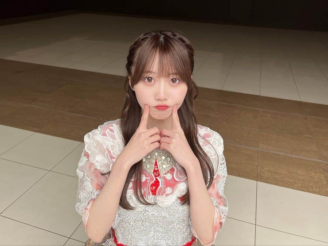 矢久保美緒のインスタグラム：「❤︎  本日発売 .ᐟ 乃木坂46 32ndシングルに収録される アンダー楽曲 『さざ波は戻らない』 に参加しています。  力強い曲調と、繊細な歌詞のギャップが美しい楽曲です🐇 何度も聴いてMVもご覧下さい❤︎  #乃木坂46 #人は夢を二度見る #さざ波は戻らない  #矢久保美緒  #miogram」