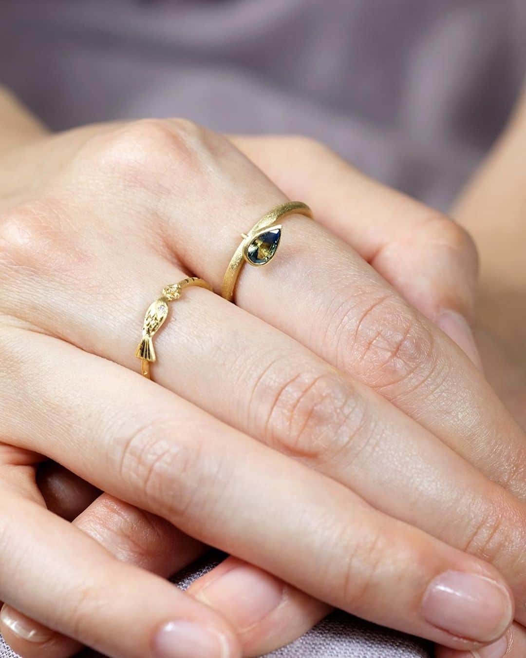 muskaさんのインスタグラム写真 - (muskaInstagram)「Two fishes swim around your finger.  #muskajewelry #ringoftheday #ringsofinstagram #goldanddiamonds #18kgoldjewelry #delicatejewelry #delicatejewellery #design #showmeyourrings #ゴールドリング #デザイン #ダイヤモンドリング #婚約指輪 #結婚指輪 #魚座」3月29日 21時20分 - muska_jewelry