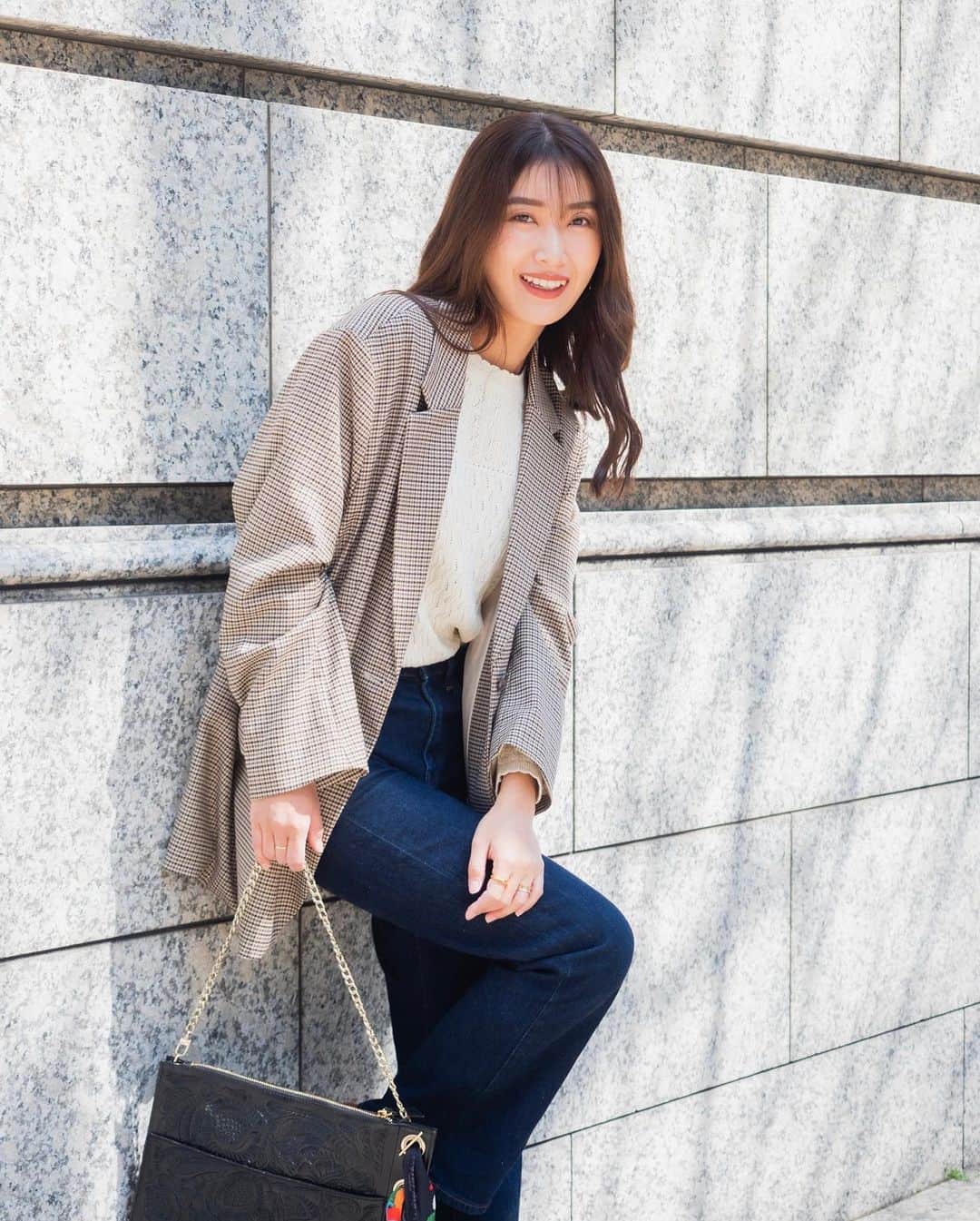 恵里花のインスタグラム：「プロフィール写真を新しくしました🙌🏼 ⁡ 笑顔多めの柔らかさから、クールっぽさと 表情や動きで雰囲気を変えて 様々なアングルで撮っていただきました📸 ありがとうございました！ ⁡ これからまた少しずつ データをアップしていきますね☺️✨ ⁡ Photo by @massa_photo  ⁡ —————————————————————————— ⁡ 現在4月〜5月の撮影依頼受付中です📸 場合によっては直近も可能なのでご相談下さい📨 撮影のご依頼はその日中に返信させていただきます。 ⁡ ファッション・ビューティー・広告・ブライダル等 国内海外問わず受け付けておりますので お気軽にお問い合わせ下さい💁🏻‍♀️〈 @erikaig.jp 〉 ⁡ I have 10 years experience of working as a model. DM me for booking or inquiries. I’m also available to travel🌍 ⁡ #freelancemodel #フリーモデル #フリーランスモデル #東京モデル」