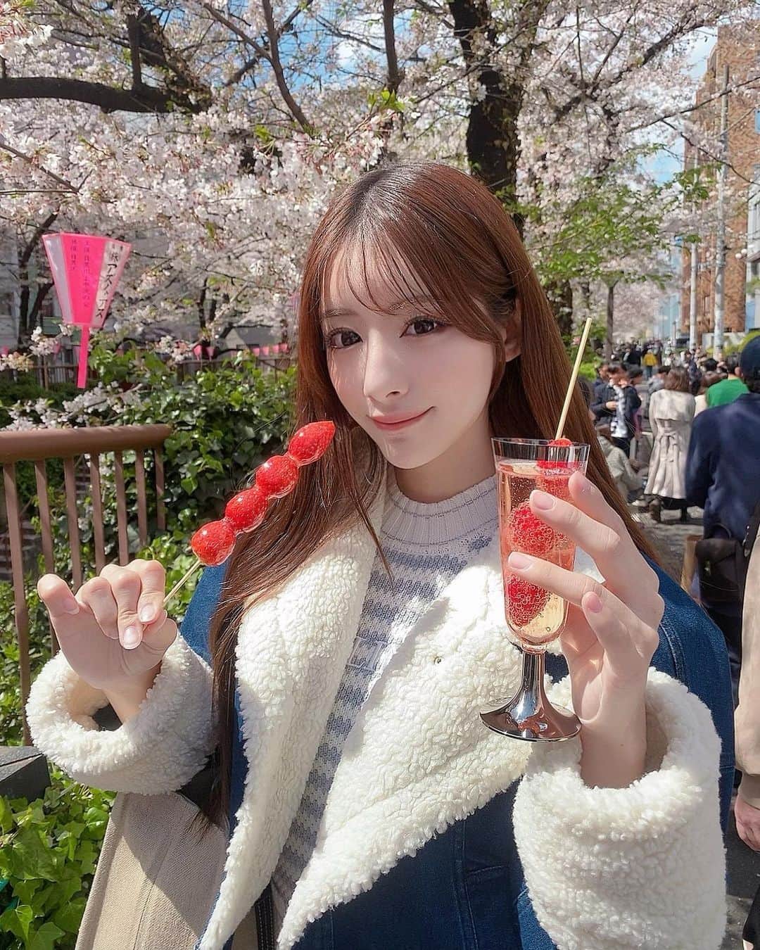 花乃衣美優さんのインスタグラム写真 (花乃衣美優Instagram)「目黒川でまた桜を見に行ってきたよ🌸 天気も良くて気持ちよかった☀️