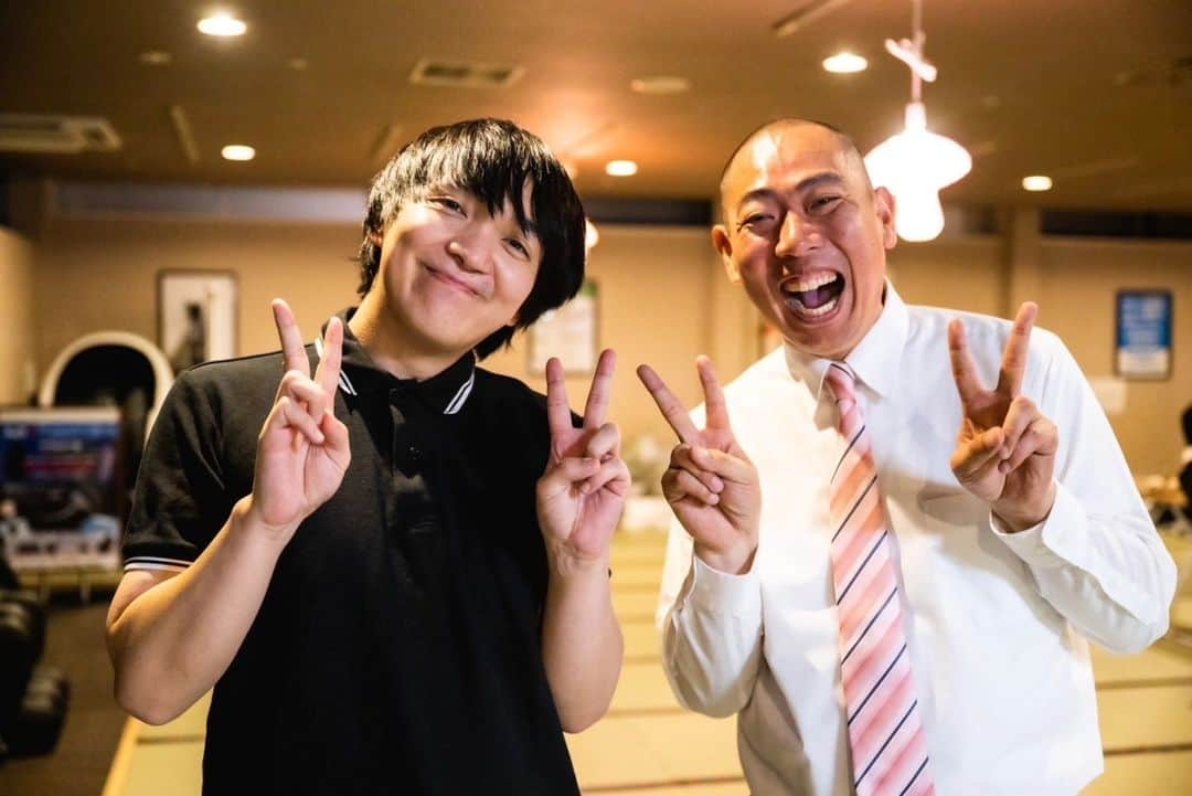 松本康太さんのインスタグラム写真 - (松本康太Instagram)「『有吉の壁』(日本テレビ)  ベテラン芸人と即興ユニットでパーパーのほしのディスコくんと、やらせていただきました(*^O^*)  昔に「田舎に泊まろう！」と言う番組で泊めていただいたお宅のお子さんが、ほしのディスコくんなのです♪  芸人に興味があると言っていた彼が芸人になって即興ユニットで僕を指名してくれるとは(*´ー｀*)　感謝です！  ちなみに綺麗なこの写真は、かが屋の加賀君が一眼レフカメラで撮ってくれた写真です！  #有吉の壁#レギュラー松本#パーパー#ほしのディスコ くん#田舎に泊まろう#あるある探検隊#即興ユニット#コンビ名#田舎に泊まる泊める」3月29日 21時34分 - aruarutankentai.matsumoto