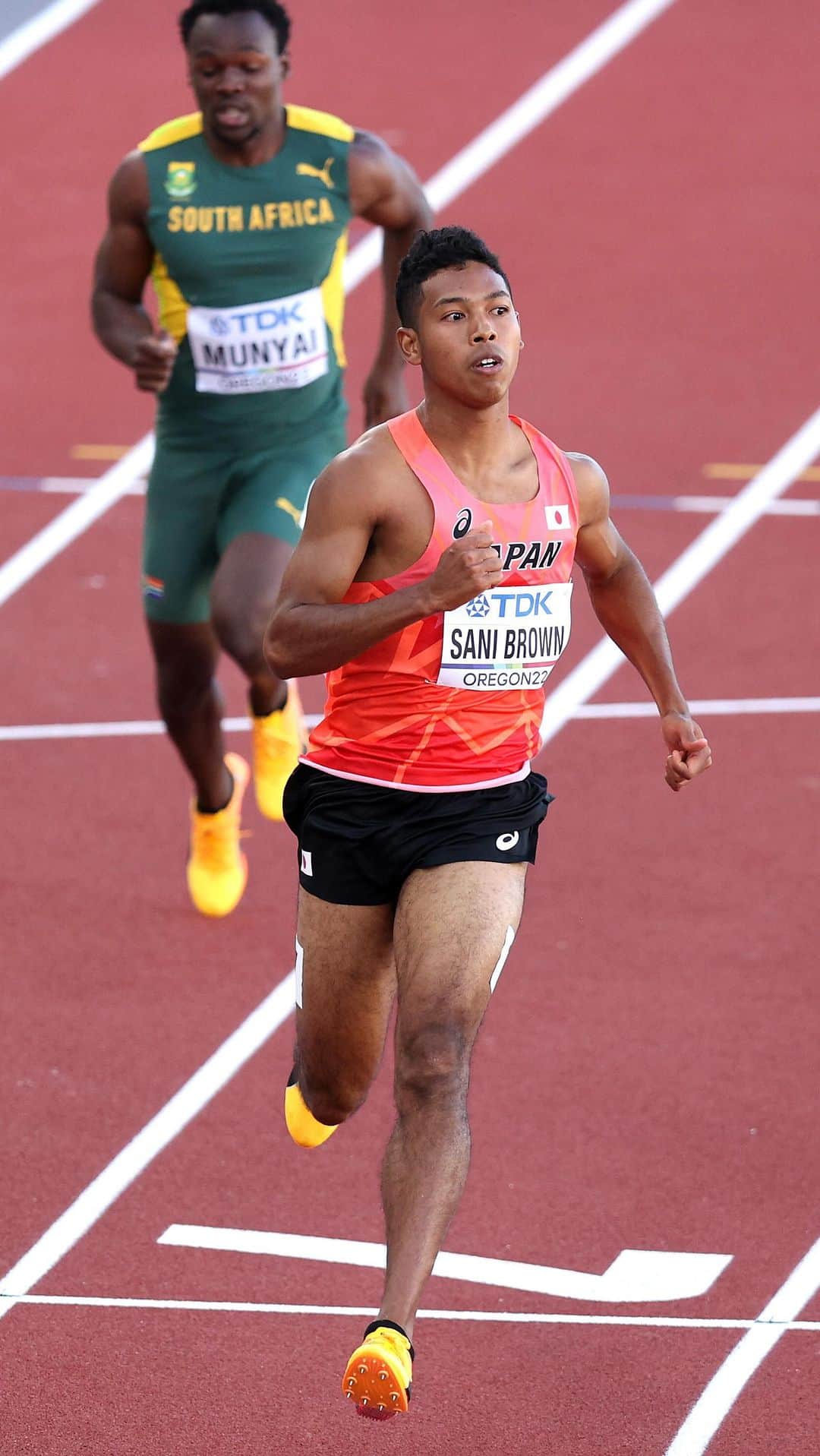 サニブラウン・ハキームのインスタグラム：「🔟 seconds into a 100m and he gives you that look 👀」