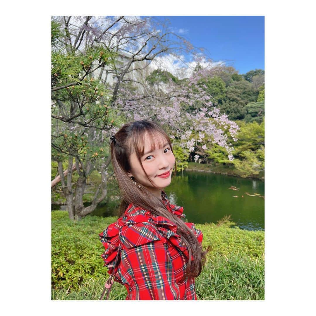 MINAのインスタグラム：「. お友達と👭 お昼に桜みてご飯食べてきたよ🌸 楽しかったあ＾＾」