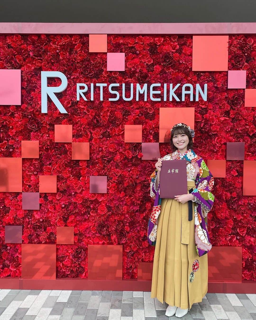 清水あゆみのインスタグラム：「.  卒業式🤍  ヘアセット @carin_andbe  まつげパーマ　@neki_haruha   卒業式前にまつげパーマをして目力〜👀  私の投稿を見た方限定❗️ @neki_haruhaさんをフォロー 「私のインスタ投稿を見ました」とdmすると、、、、 初回4980円→4500円の割引特別クーポンが出来ます🤍  リラックスできる空間で目元パッチリにできます^_^  #卒業式ヘア #卒業式袴 #まつげパーマ #まつパ #まつげパーマデザイン #着物ヘア #着物ヘアアレンジ #着物ヘアセット #袴コーデ #袴ヘア」