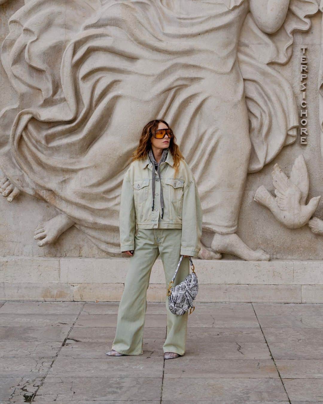 のインスタグラム：「J'ADORE DIOR. While at the Palais de Tokyo today I wore my new Saddle bag in the 'Plan de Paris' motif, a poetic design from the House's historic archives inspired by a scarf created by Christian Dior in the 1950s. The most perfect souvenir from my time in Paris - merci beaucoup Dior!」