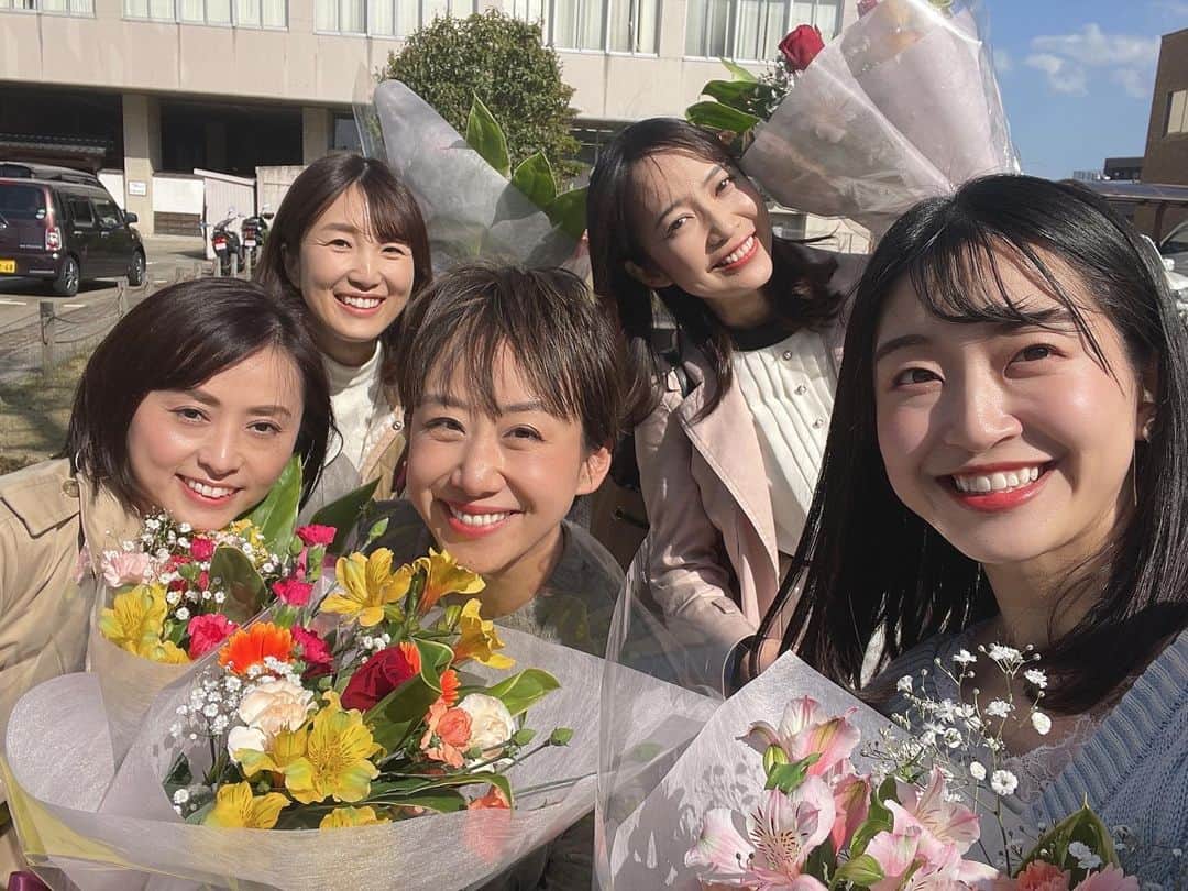 南早苗さんのインスタグラム写真 - (南早苗Instagram)「ネッツトヨタ石川 TEAM GO!GO!のメンバーが集合✨ @teamgogo_ishikawa   カーライフと地元石川県の魅力を発信するべく 結成されたこのチーム。 1年間の活動はあっという間でした。 今日はその1年間の振り返りの収録andお疲れ様ランチ🍽  年齢もタイプもバラバラ😆 賑やかだったのは言うまでもありませんw 皆様ありがとうございました💓 @netzishikawa  @koshimuraeri  @yukarihime04  @fukushima.ayano  @tomiuca  @kanazawabiyori   この模様は 3/31(金)配信スタートの ネッツトヨタ石川 まちスキRADIOで ぜひお楽しみください😌  また、 金沢日和さんの記事もぜひチェックしてくださいね。  @frerot_kanazawa  さん 色とりどりの食材。奥深いソース。 どのお料理も美味しかったです😋 @narumiwk  ちゃんありがとう😊  #teamGOGO #石川55 #ネッツトヨタ石川　#ネッツ石川　#まちスキradio #ポッドキャスト　#金沢日和　#frerot #金沢　#石川県　#グルメ」3月29日 22時01分 - minamisanae