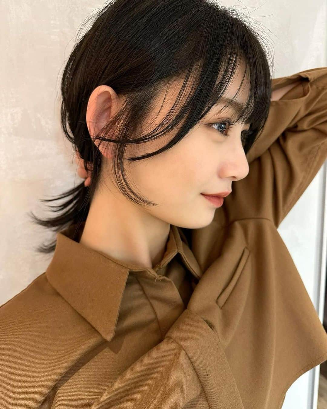 安村真奈さんのインスタグラム写真 - (安村真奈Instagram)「オリーブ感がとてもとても可愛くて嬉しい~🥹🤍 お久しぶりにひかるさん（ @sugarlight21 ）にお願いしました！ イメージ通り完璧に仕上げてもらって感動🫒 有難うございました！！  桜満開ですね！！ バスの中からみた桜が綺麗で嬉しかった〜🌸 皆さんお花見しましたか〜？」3月29日 21時53分 - yasumura_mana