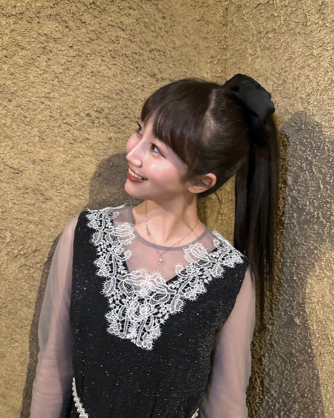 山田野絵のインスタグラム：「#オケージョンドレス  一個前の投稿のドレスと今回のドレスどっちの方が好きですか？☺︎  シースルーで、黒いドレスだけど重くなりすぎないドレス☺️ dress→ @leja__official  shoes→ @tina_jojun   #結婚式コーデ #結婚式 #結婚式ヘアアレンジ #結婚式お呼ばれ #お呼ばれコーデ #お呼ばれ #お呼ばれドレス#leja」