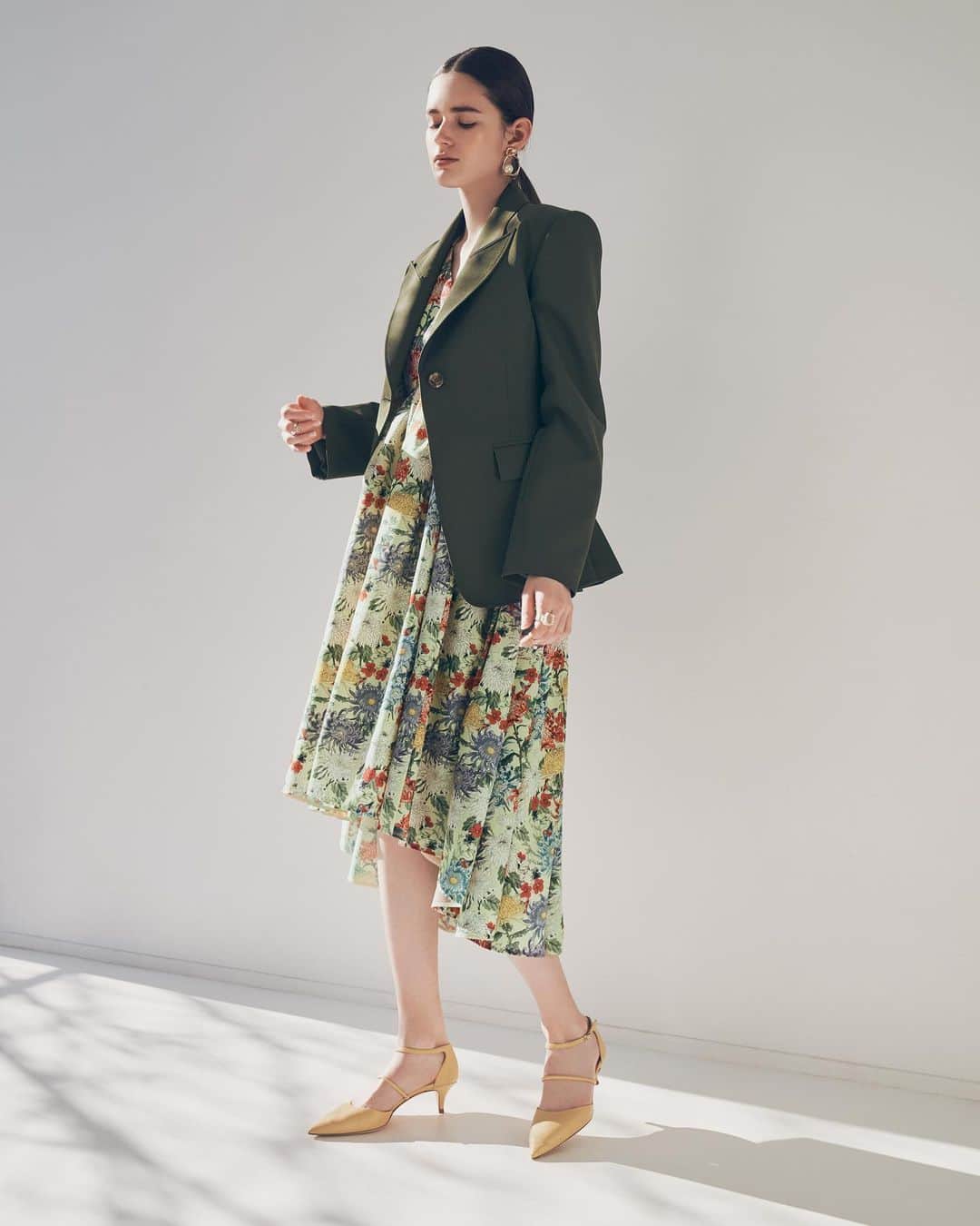 アディアムのインスタグラム：「#ADEAM Spring Summer 2023 Collection.」