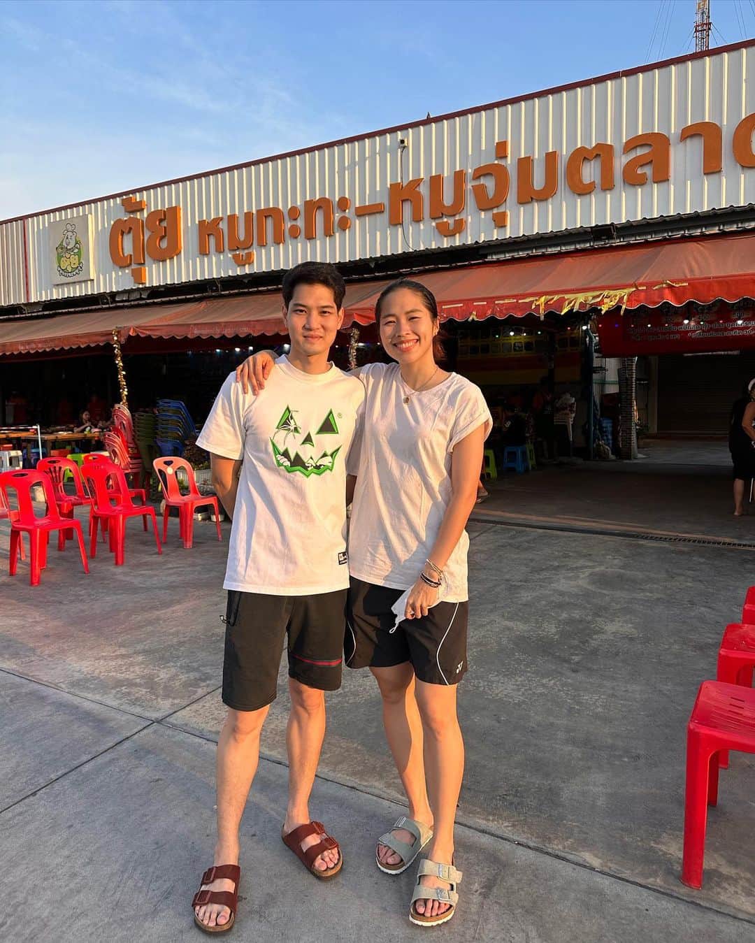 ラチャノック・インタノンのインスタグラム：「Happy birthday นะจ้ะ มีความสุขและก็ขอให้สมหวังทุกประการเลย 😊✌🏻#วันเกิดปีนี้มีแต่ความรักรวมถึงสิ่งที่กินเข้าไปก็ความรักอิอิ」