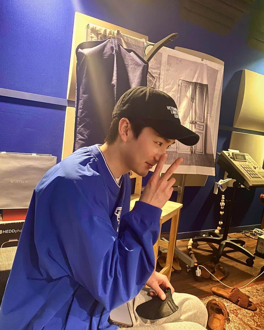 アロン さんのインスタグラム写真 - (アロン Instagram)「내일 공개 할거 있다?? 😉 got something to share tmrw! 🤪」3月29日 22時26分 - theaaronkwak