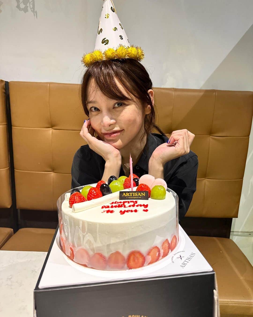 パク・シヨンのインスタグラム：「너어어무 행복합니다💜  어제부터 눈물나도록 넘치게 감동받은 축하인사와 두딸과 셋이 오붓한 저녁 마무리 식사까지 완벽하네요 감사합니다🎂」