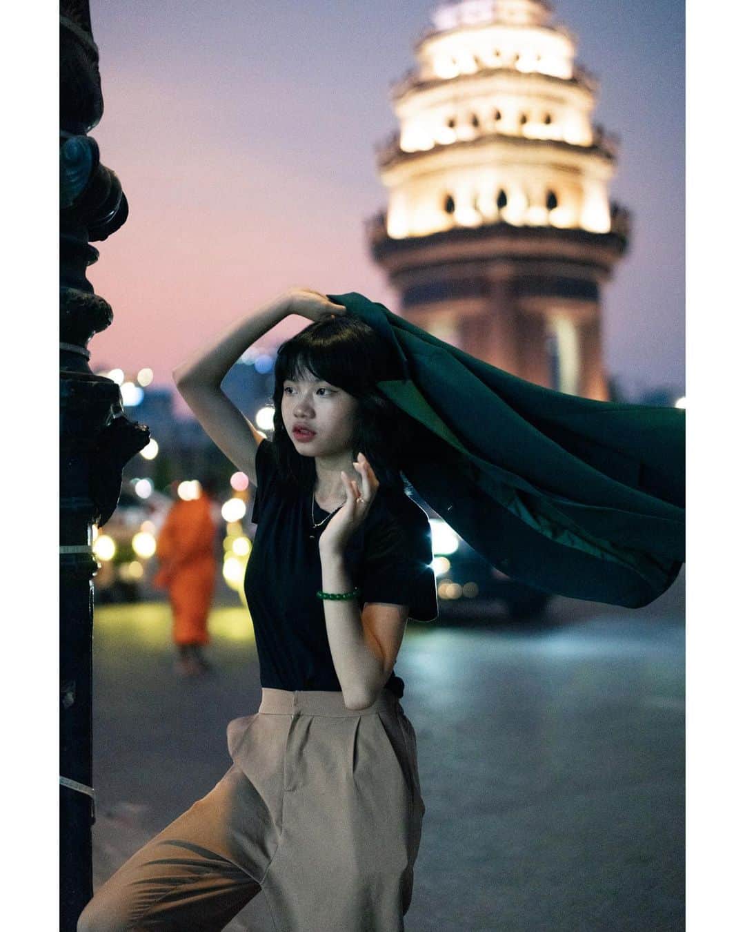 VuTheara Khamさんのインスタグラム写真 - (VuTheara KhamInstagram)「@roi.ross_  in Phnom Penh, Cambodia. A Twilight Sunday… . Love yourself. . #phnompenh #cambodia #streetlife #cinematic #portrait」3月29日 22時24分 - vutheara