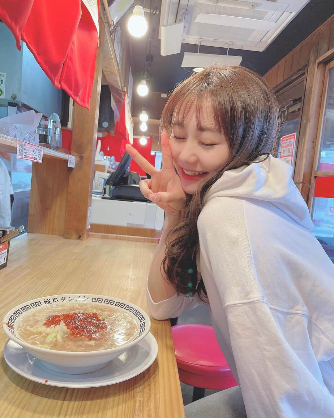 松本慈子のインスタグラム：「* だーいすきな岐阜タンメン🤗 5辛🥵5辛🥵❤️❤️ 彩夏が連れて行ってくれたよ〜！  #岐阜タンメン #ラーメン #モグモグちかちゃん」