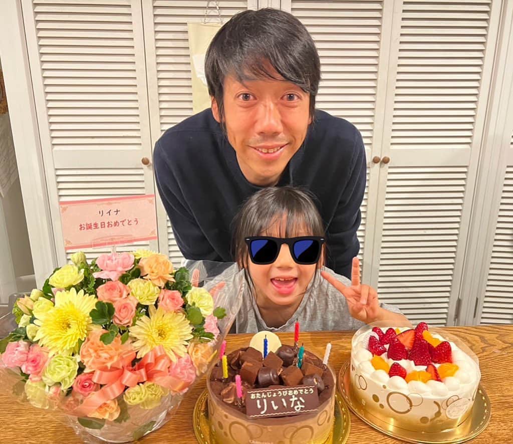 中村憲剛のインスタグラム：「: 本日は末娘の7回目の誕生日🎂🎊🎉  3兄妹の末っ子全開で、負けん気が強く時に妙に大人びていて、華麗な突っ込みをしてくる末娘。  これからも元気いっぱいスクスク成長してほしいです‼︎  誕生日おめでとう😭😭😭  #兄姉に鍛えられて #めっきり勝気な女の子に #そんなあなたが大好きです #おめでとう」