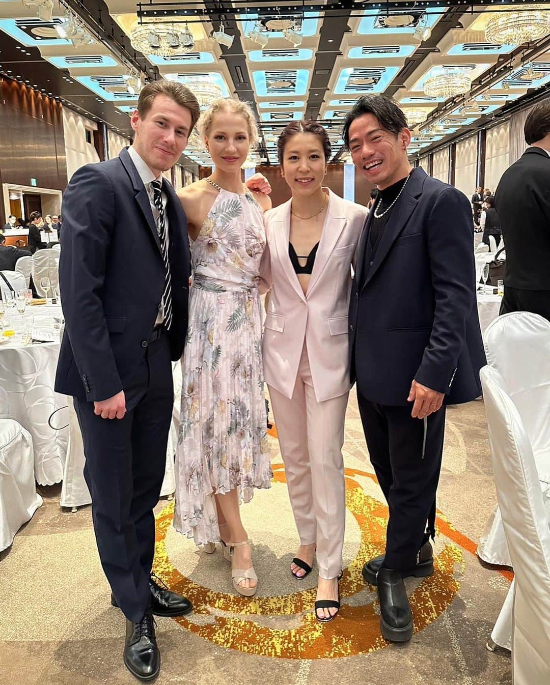 村元哉中さんのインスタグラム写真 - (村元哉中Instagram)「Great Memories Closing Banquet Part 2 🌸🌸🌸 #世界選手権2023 #worldfigure  #かなだい #k7d1 #banquet #バンケット @kanadai_team_official  #高橋大輔 #村元哉中」3月29日 13時52分 - k.a.n.a.m.u.r.a