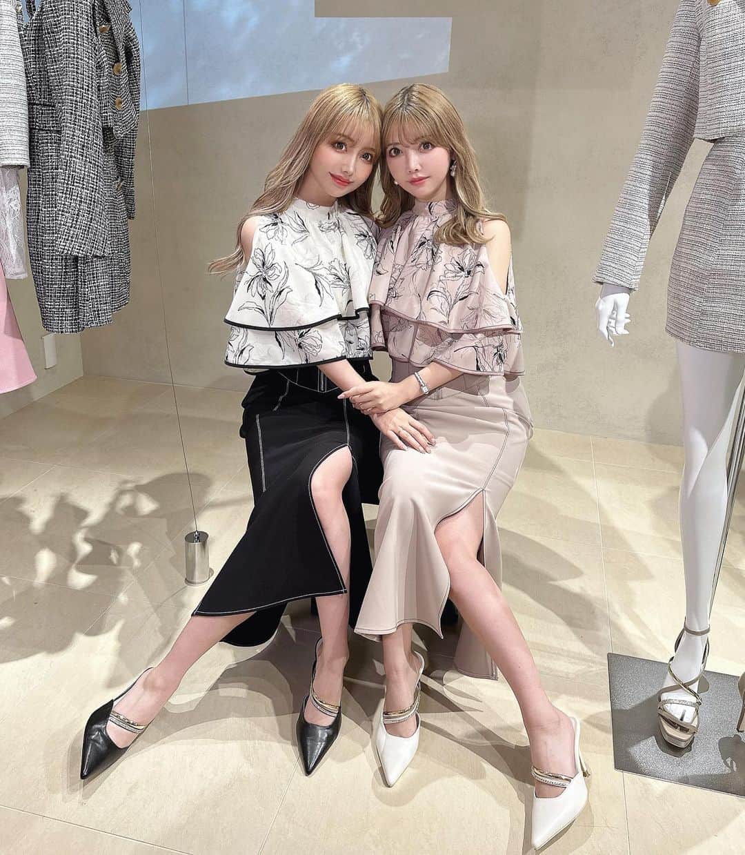 吉川ちえのインスタグラム：「【🌸🌸🌸🌸🌸🌸🌸】 . 先日LIP SERVICEの展示会✨で 春服GETしました😙❤️❤️ シフォンフリルトップスと ストレッチがしっかり入った 綺麗めなスカート注文しました🥹💓 . （ @lipservice_official ）の 春夏のお洋服ほんとツボすぎる🧸🎀 . #LIPSERVICE #リップサービス #春服 #code #codenate」