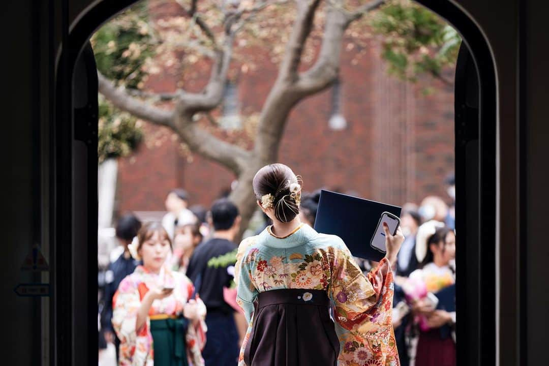 立教大学さんのインスタグラム写真 - (立教大学Instagram)「立教大学学位授与式 🌸ご卒業おめでとうございます🌸  2023年3月24日（金） ・コミュニティ福祉学部、現代心理学部 ・法学部、異文化コミュニケーション学部 ・観光学部、経営学部 ・文学研究科、経済学研究科、理学研究科、社会学研究科、法学研究科、観光学研究科、コミュニティ福祉学研究科、経営学研究科、現代心理学研究科、キリスト教学研究科、異文化コミュニケーション研究科 ・経済学研究科経済学専攻社会人コース、ビジネスデザイン研究科、21世紀社会デザイン研究科、人工知能科学研究科、経営学研究科経営学専攻博士課程前期課  #立教大学学位授与式 #卒業式 #祝卒業 #卒業おめでとう #graduation #rikkyouniversity #立教 #立教大学 #池袋 #ikebukuro #coregraphy #photography #ファインダー越しの私の世界」3月29日 14時32分 - rikkyouniv