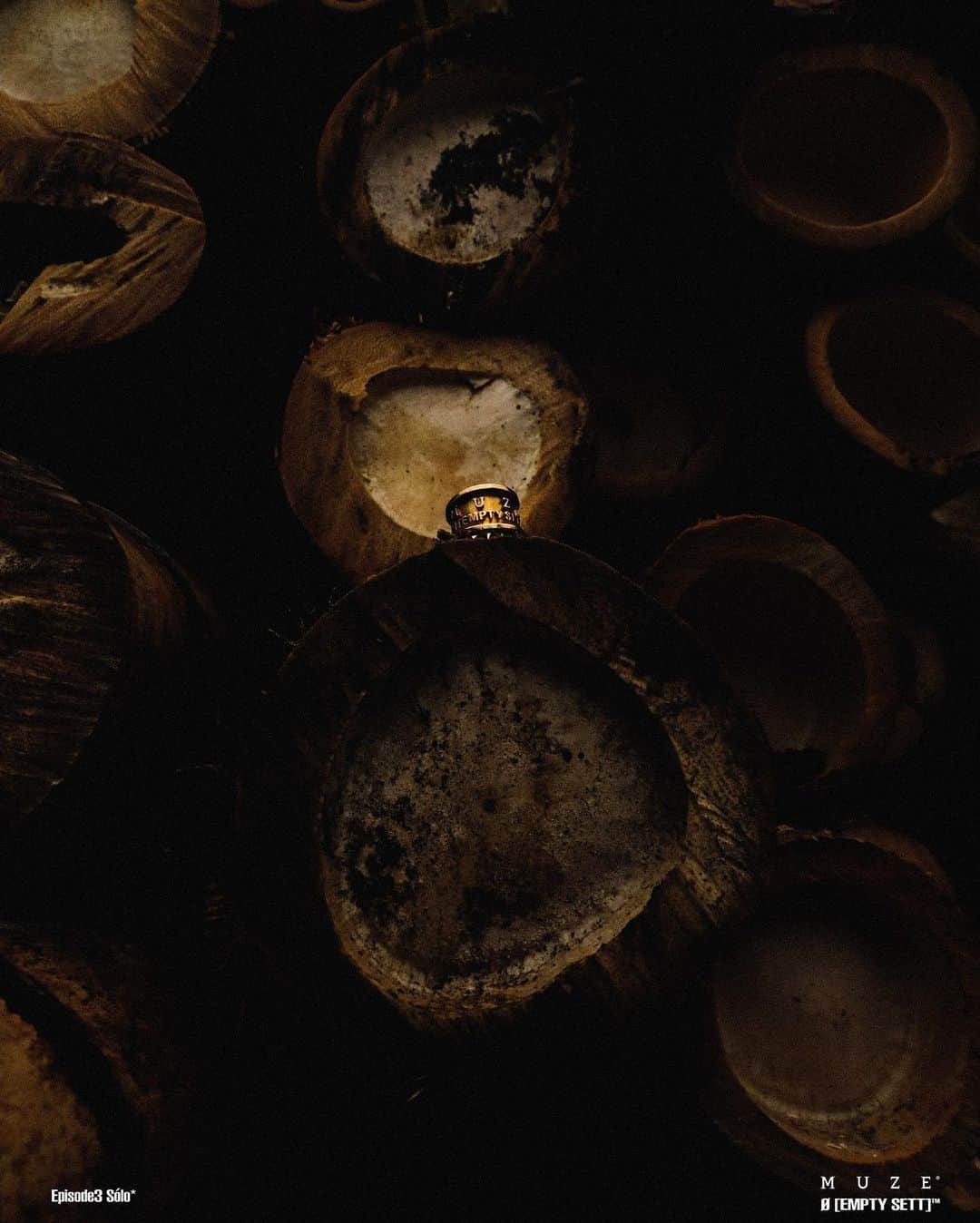 YESBØWY / ∅ [EMPTY SETT]™ Ø [EMPTY SETT]™ のインスタグラム：「【先行受注】  3.31.2023 - 4.3.2023  EMPTY SETT × MUZE Episode3 Sólo* - [Entry Ring]  At Our Online Store and Gallery.  Photograph: Aliens.28 (@aliens.28 )」