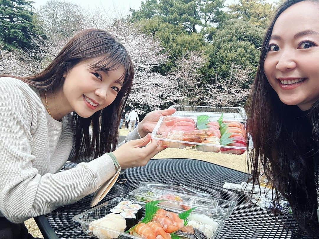 三森すずこのインスタグラム：「今年も🌸 🌸🌸🌸🌸🌸🌸🌸🌸🌸🌸🌸🌸🌸🌸🌸🌸🌸🌸🌸🌸🌸🌸🌸🌸 桜と寿司、最高だ！ サブウェイはまた今度！😂」