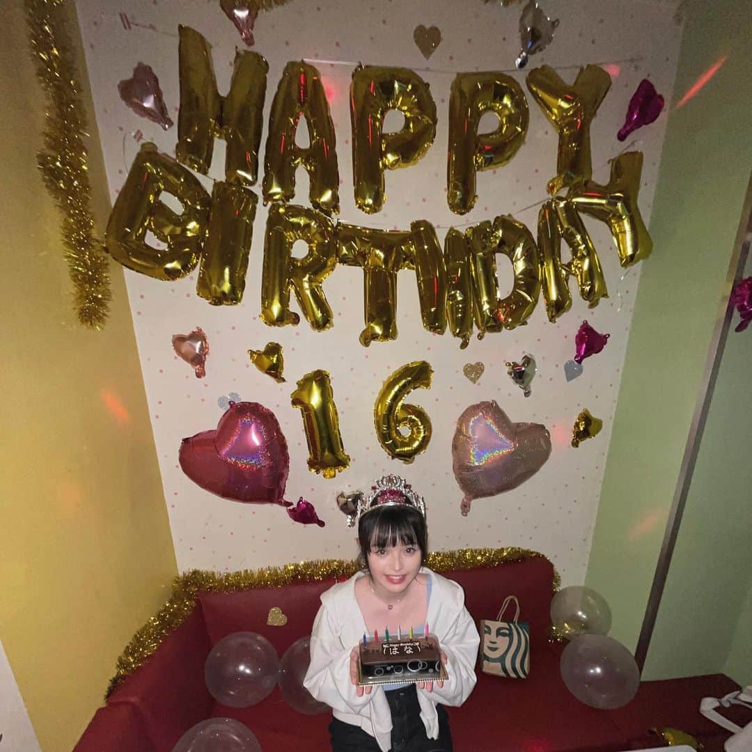 のインスタグラム：「いつも応援してくださっているみなさま、ありがとうございます！！おととい16歳になりました！ DMなどでお祝いしてくださった方々も、ありがとうございました！全部読みましたよ〜！嬉しかったです🥰 新しい1年も頑張ります💞💞 #豊嶋花」