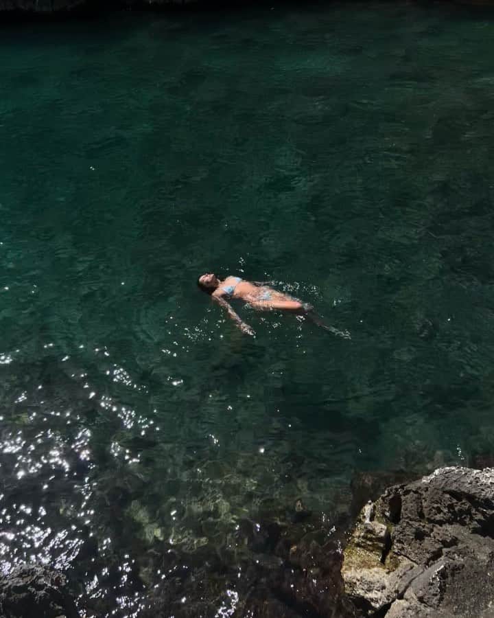 ケルシー・ロビンソンのインスタグラム：「🌞🌸🐚🐠🦋✨」