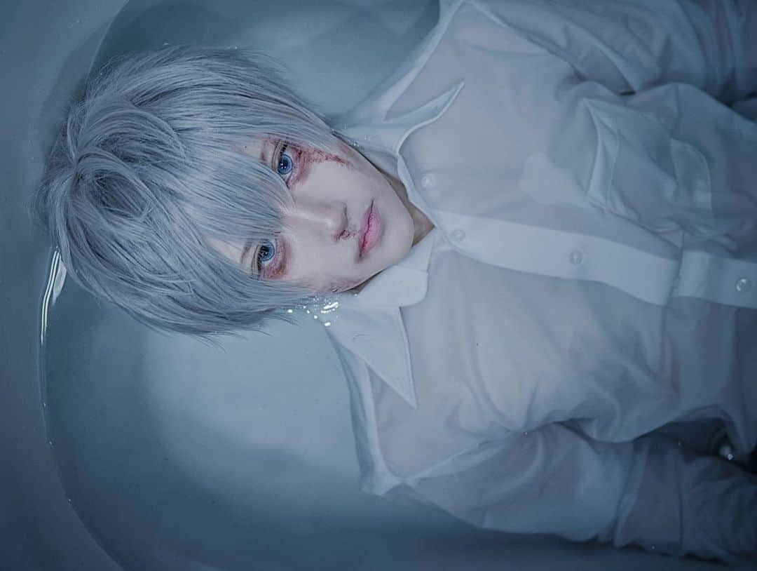 赤羽律さんのインスタグラム写真 - (赤羽律Instagram)「BIN- チルドレン ・ ・ P＊ @kyan_foto  ・ #cosplay #cosplayer #コスプレ #コスプレイヤー #bin #チルドレン #男装 #男装女子 #children #silverhair #少年 #boy」3月29日 15時31分 - akabaritsu