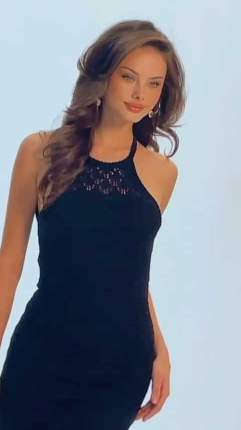 メイカ・ウーラードのインスタグラム：「Behind the scenes with @guess」