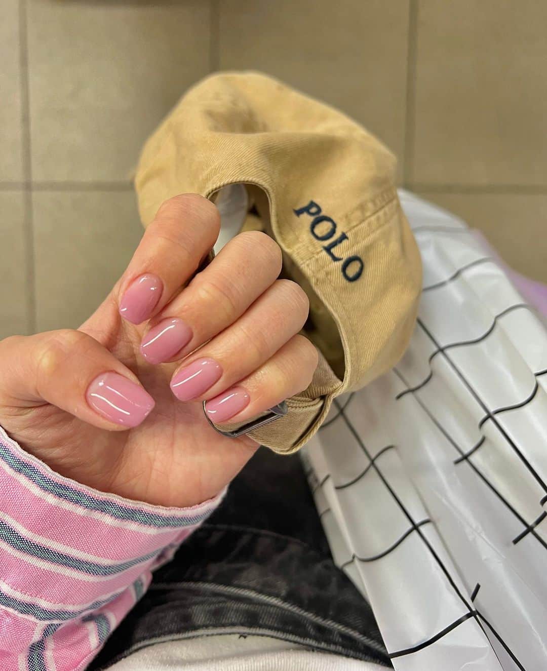 manaのインスタグラム：「🍡𝙣𝙚𝙬 ☻︎♥︎ 入学式あるからシンプルめ〜 めっちゃ可愛いからまたこれする☺️  #シンプルネイル #グラデーションネイル #春ネイル #チークネイル #トレンドネイル」