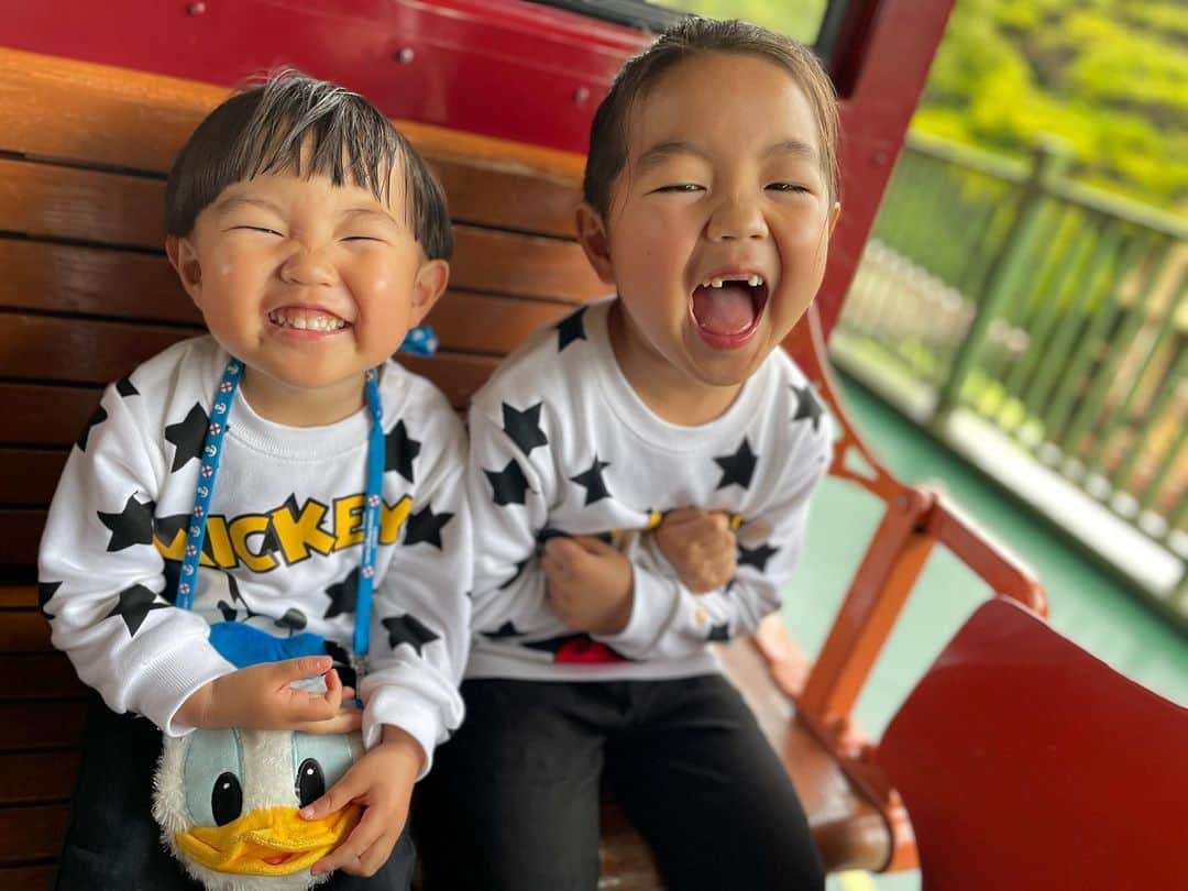 渡部太基のインスタグラム：「. 表情豊かで 可愛いがすぎるだろーが😂🫶 #ディズニーランド #ウエスタンリバー鉄道 #親バカです」