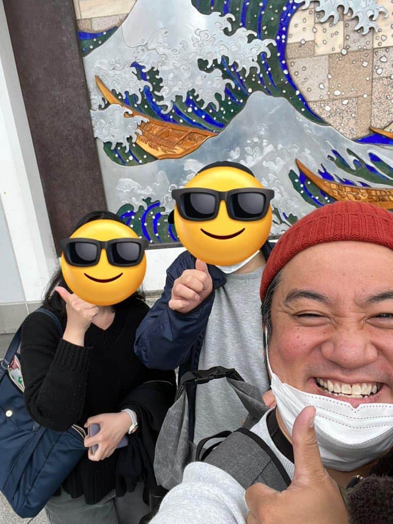 与座よしあきのインスタグラム：「今日の[何でも一緒に考える]は、考えるというよりは与座さんとお話してみたい！でした。  兄弟で依頼いただきました！  そして実は昔から僕のライブとかに来てくれていた方だったのでたっぷりお話しました！  懐かしい話もありで楽しかったですねー！  ありがとうございましたー😊」