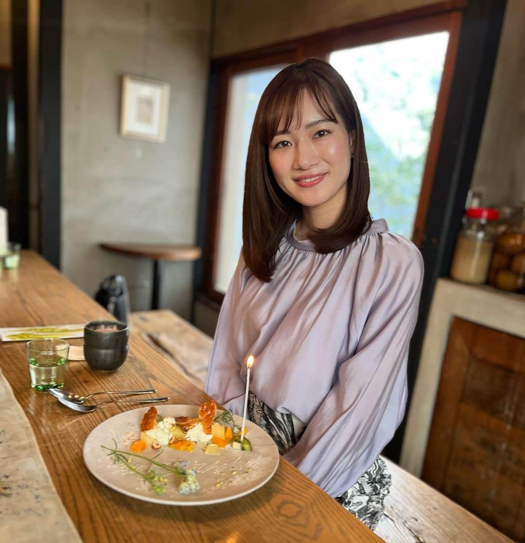 釜井美由紀さんのインスタグラム写真 - (釜井美由紀Instagram)「先日のランチ🍴 田中ちゃんから早めの誕生日祝いをしてもらいました💕 ⁡ 緑に囲まれた一軒家レストランで お料理が全部美味しかったなぁ😮‍💨❤️ バースデープレートも可愛くて感激🥹 また行きたい素敵なお店でした🌿 ⁡ ⁡ #明治神宮前 #表参道 #原宿 #表参道ランチ #lunch #eatrip #東京グルメ #田中沙朋 アナ」3月29日 16時28分 - miyuki.kamai