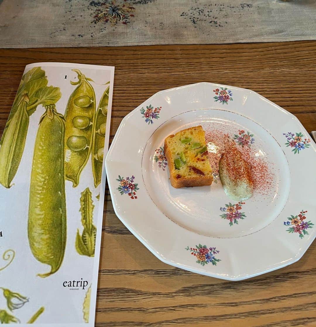 釜井美由紀さんのインスタグラム写真 - (釜井美由紀Instagram)「先日のランチ🍴 田中ちゃんから早めの誕生日祝いをしてもらいました💕 ⁡ 緑に囲まれた一軒家レストランで お料理が全部美味しかったなぁ😮‍💨❤️ バースデープレートも可愛くて感激🥹 また行きたい素敵なお店でした🌿 ⁡ ⁡ #明治神宮前 #表参道 #原宿 #表参道ランチ #lunch #eatrip #東京グルメ #田中沙朋 アナ」3月29日 16時28分 - miyuki.kamai