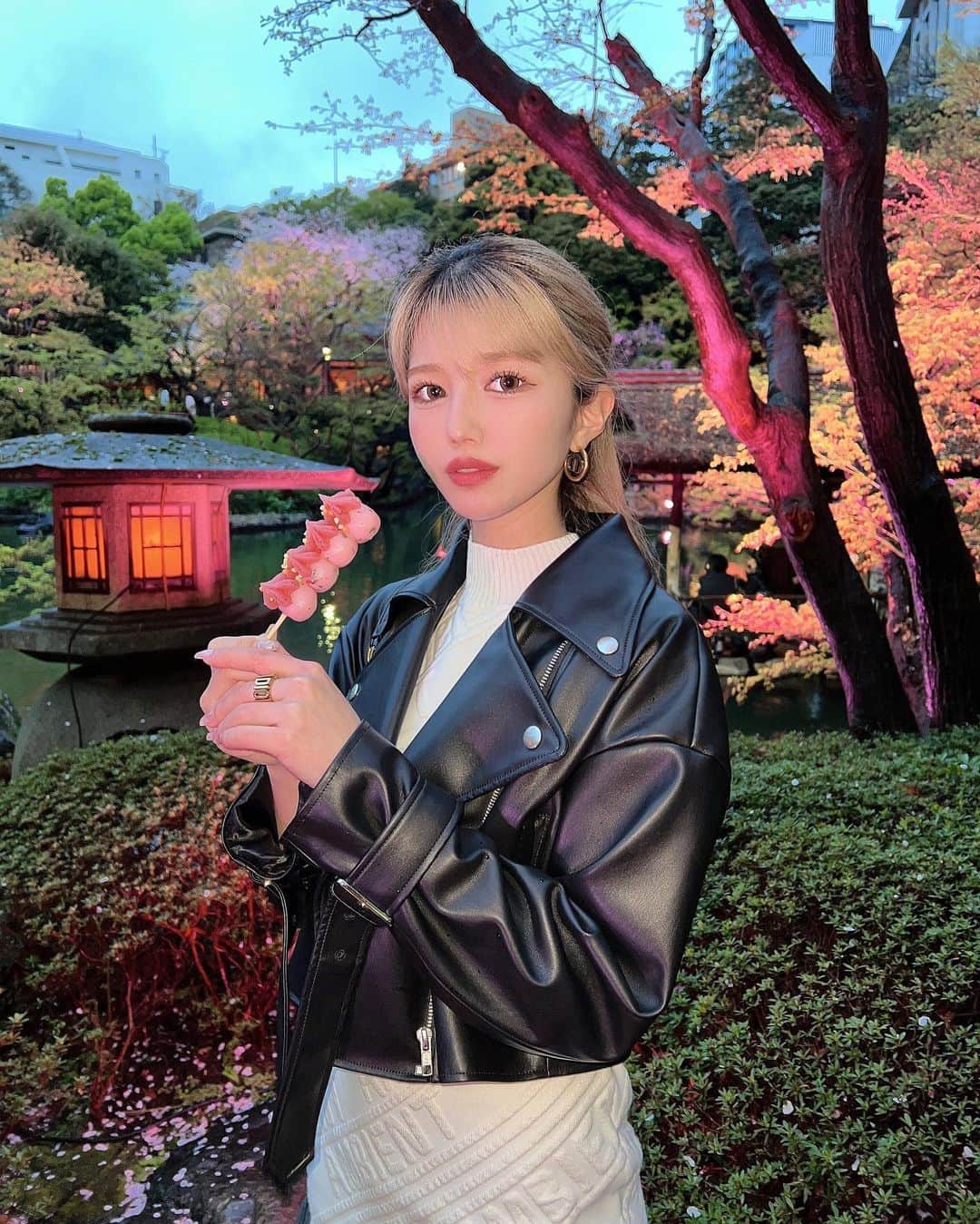 きこさんのインスタグラム写真 - (きこInstagram)「庭園がピンク色になってて可愛かった🌸💖  この日のお洋服は セットアップもライダースも @ambientofficial さんの❤︎ 可愛くてお気に入り🧚🏽‍♂️ . . #ambient #アンビエント #八芳園#日本庭園」3月29日 16時23分 - marutyome