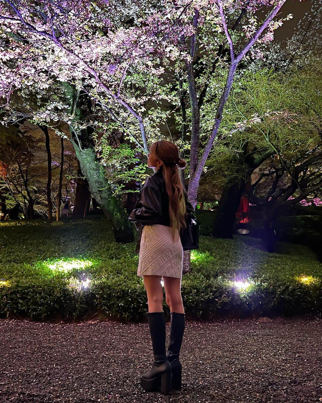 きこさんのインスタグラム写真 - (きこInstagram)「庭園がピンク色になってて可愛かった🌸💖  この日のお洋服は セットアップもライダースも @ambientofficial さんの❤︎ 可愛くてお気に入り🧚🏽‍♂️ . . #ambient #アンビエント #八芳園#日本庭園」3月29日 16時23分 - marutyome