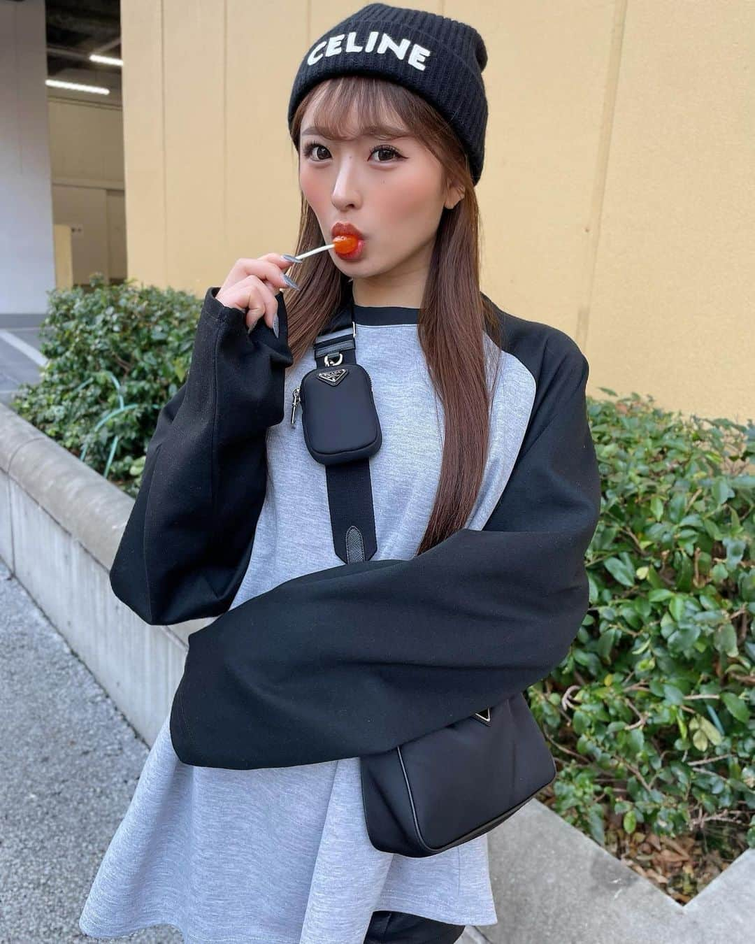 MIYABIさんのインスタグラム写真 - (MIYABIInstagram)「ちょっと味見したい〜？🍭😋  ファンの方から頂いたアンパンマンキャンディとニット帽💜  いつもありがとう🥹  4/2(日)ファンミーティングで皆んなに会えるの楽しみにしてるね💋  #cyberjapan  #ミヤビーム  #サイバージャパン  #ナイキダンク  #celine  #pradabag」3月29日 16時30分 - cjd_miyabi