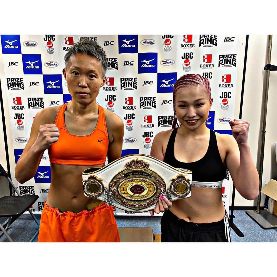 のインスタグラム：「無事計量、メディカルチェッククリアしました👊 明日の闘い向けてしっかり整えていきます‼️ やるべきことに集中‼️ . . 明日は、有料サイト「BOXING RAISEでライブ配信」があります‼️ 解説は、ジムの大先輩宮尾綾香さん @ayakamiyao19830829 です✨ 大先輩の解説嬉しいっ👊 綾香さんよろしくお願いします‼️ SNSでの応援もよろしくお願いします👊　 応援がめちゃ力になります！！ 共に勝利を掴みましょう👊  佐山  🎶今日を生きる　全ての人に 幸せだと思える瞬間がありますよーに🎶  #写真#海好き #アスリート#筋肉 #腹筋 #トレーニング #感謝 #ライフスタイル#いいね #ボクシング #instagood #サッカー #story #ボクシング女子 #言霊 #workout #girlsoccer #夢 #boxing #soccer #champion #training #good  #試合 #スポンサー募集　#champion #日本タイトルマッチ #グッズ　#常盤木 #減量 #カメラマン」
