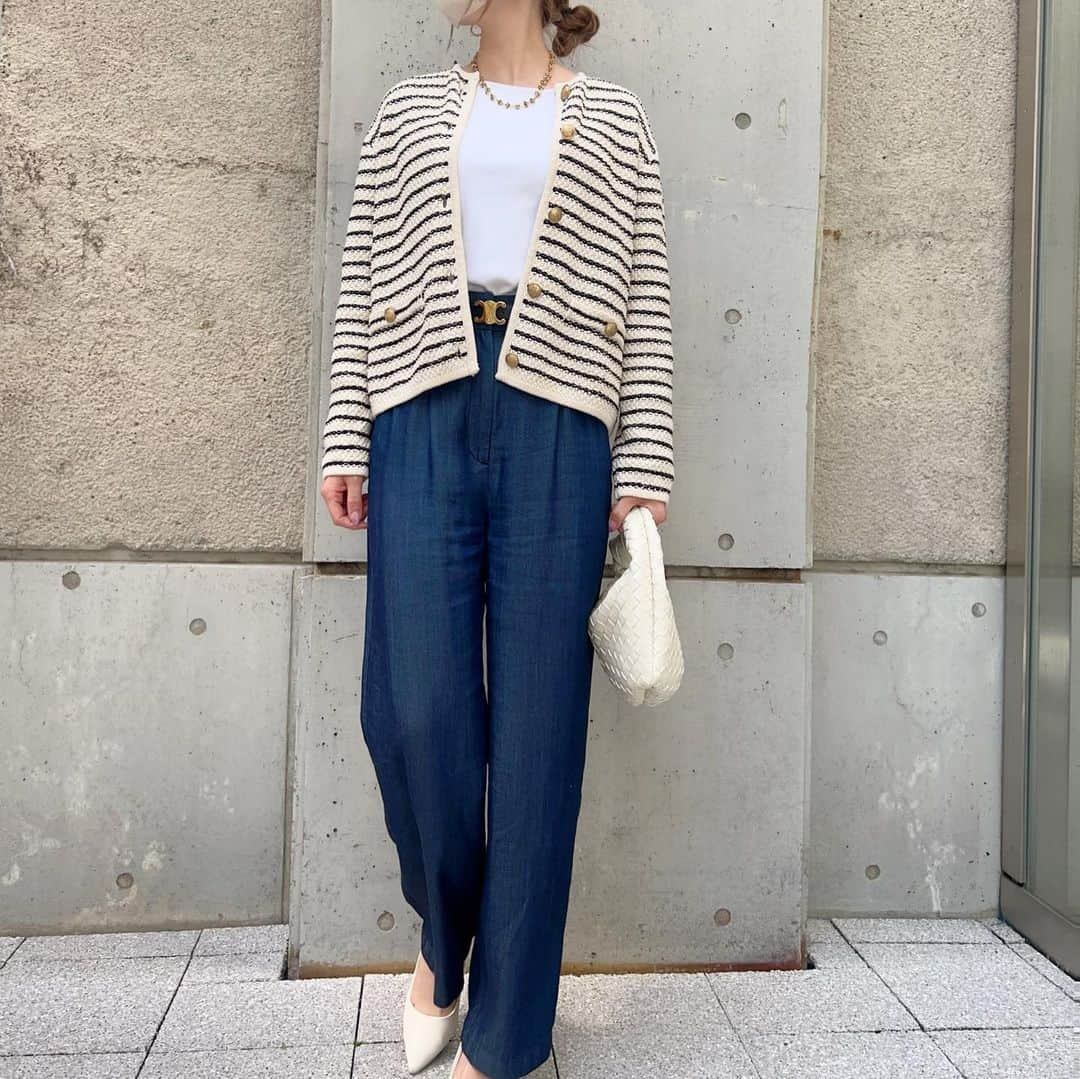 HandmadeLaboのインスタグラム：「カジュアルにもキレイめにも 着れるボーダーのカーディガン💙 @milaowen_official  でᴳᴱᵀ♡   outer  #milaowen  tops  #uniqlo  skirt  #plst     #ボーダーカーディガン #ニットカーディガン #デニムコーデ  #ワイドパンツ #シンプルコーデ  #ママコーデ  #40代コーデ #アラフォーコーデ」