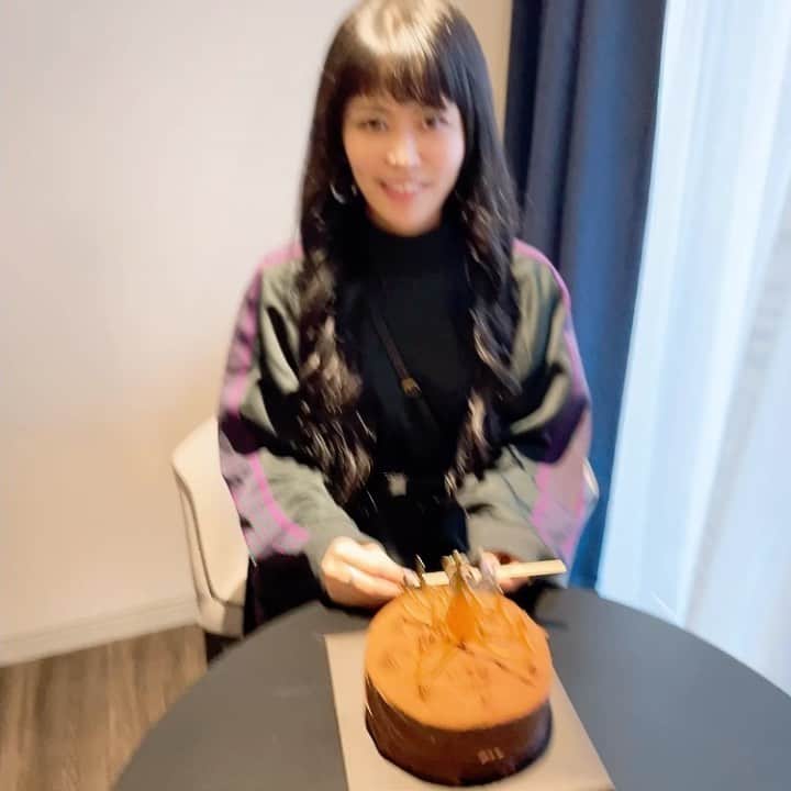 相羽あいなのインスタグラム：「2022.10.23 韓国で頂いた サプライズお誕生日ケーキが最高に美味しくて、めっちゃ食べた🤤❤️ #誕生日ケーキ #韓国 #大感謝 #会いに来てくれてありがとう」