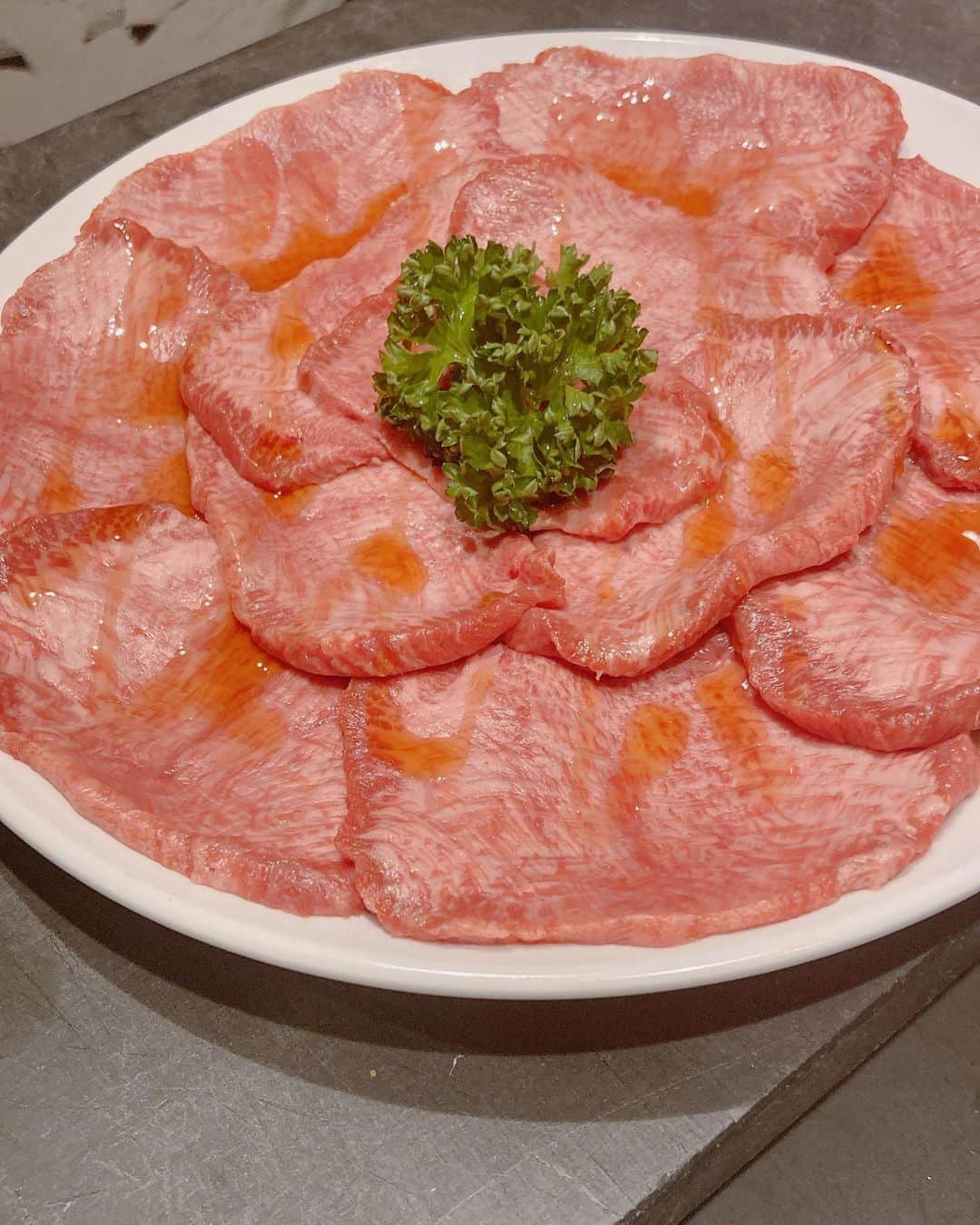 黒沢咲さんのインスタグラム写真 - (黒沢咲Instagram)「今夜もお肉の余韻をたのしみながら、紅龍戦を観戦します🐻  みんな頑張って欲しいけど…どうしても応援しちゃうよねー🐻😂🥩🍣」3月29日 16時52分 - kurosawa_saki