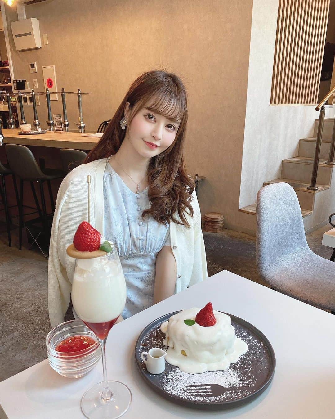 一ノ瀬まりなのインスタグラム：「🍓🤍🍓🤍🍓  クリームチーズの生フレンチトースト ほわもちで美味しかった😋🍓  この日はレッセパッセのさくらプリントワンピに ホワイトのカーディガン合わせてみたよ🎀🤍  @laisse_passe   爽やかで可愛いすぎる🌸✨ 形も綺麗でほんと大優勝🌷♡  165㎝/38size パウダーブルー着用  #laissepasse #japan #parker #レッセパッセ #ワンピースコーデ コーデ #ワンピ #可愛い #デートコーデ #ファッション #fashion #japanesegirl #ootd #ootdfashion #cute #model #l4l #オフィスコーデ  #春ワンピース #夏ワンピース #桜 #桜コーデ #さくらプリントミディワンピース」